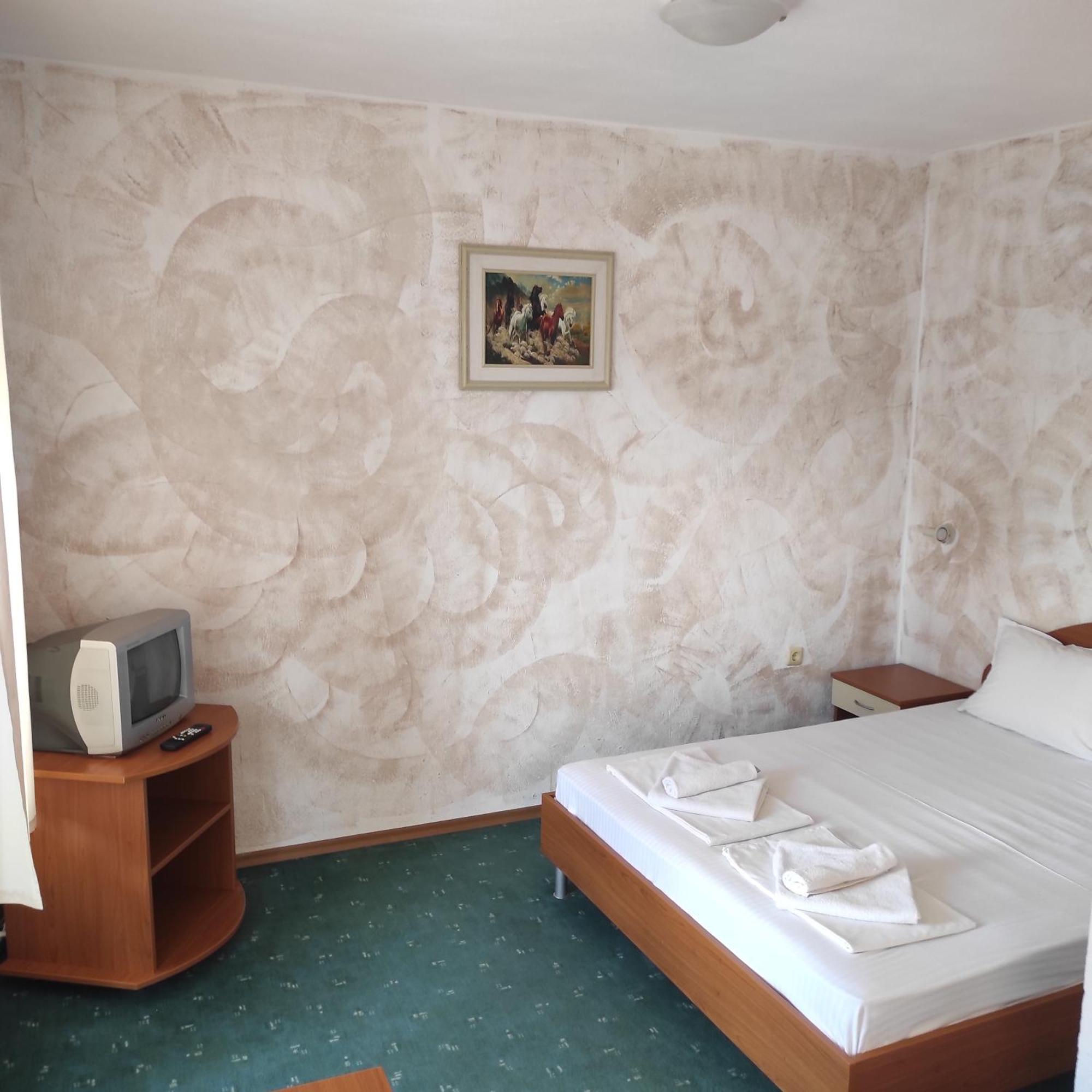 Хотел Андре Hotel Cernomoreț Exterior foto